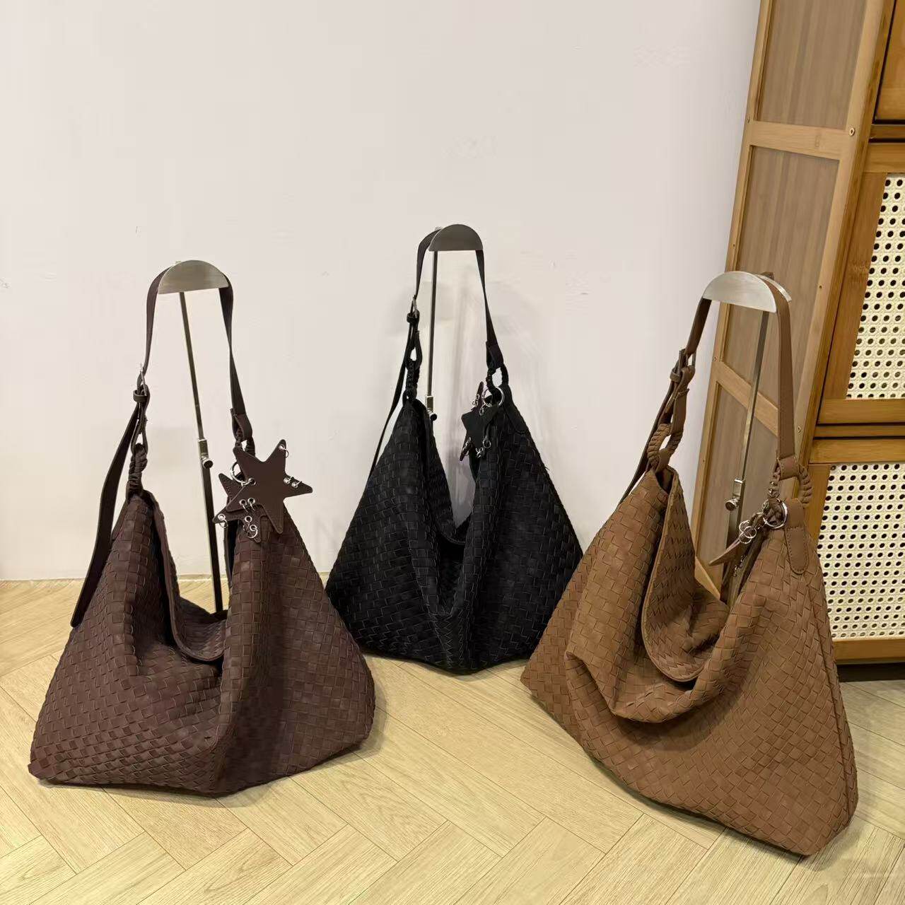 欧比 秋冬新款皮绒编织包女慵懒松弛感单肩斜挎大容量大包托特包,箱包皮具/热销女包/男包,通用款女包,淘宝优惠券,粉丝福利购,淘宝优惠卷