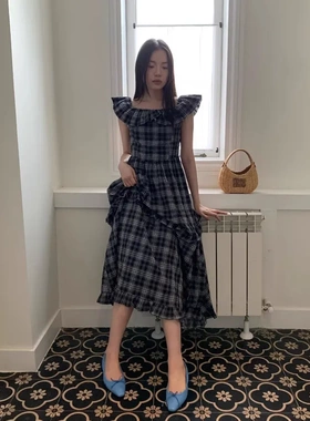 26夏文艺复古格纹荷叶边一字肩吊带连衣裙气质通勤百搭显瘦S5721