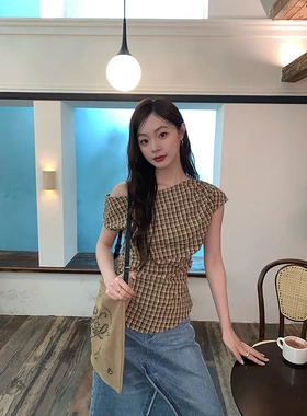 2026年夏季法式设计感气质修身短袖气质格子斜肩上衣女S5076