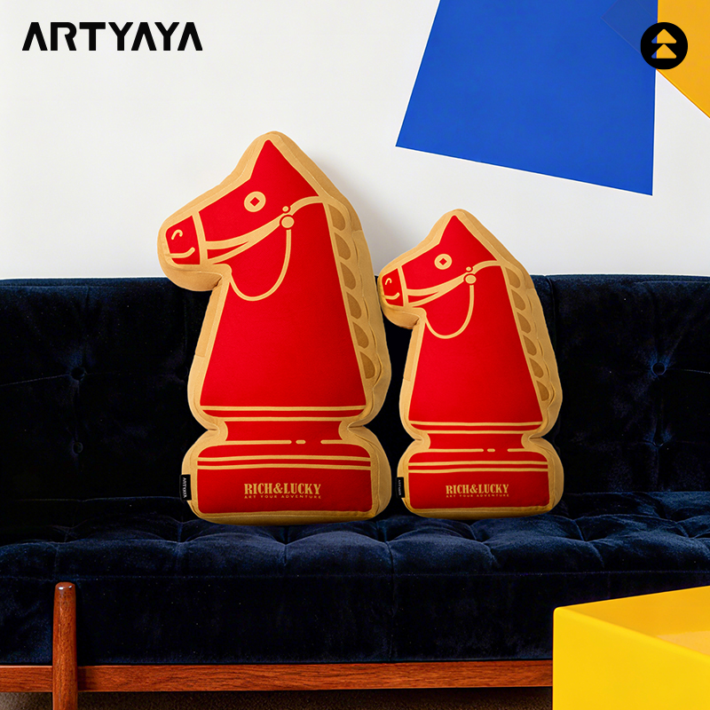 艺术鸭趣味象棋马造型抱枕