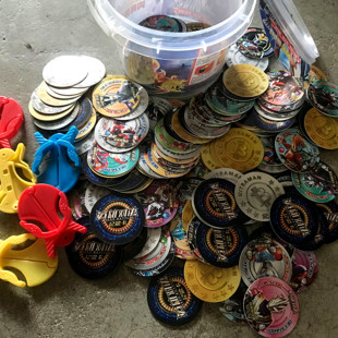 铁卡奥特曼桶装铁币发射器玩具斗龙战士币米米币圆卡奥特曼塑料圆