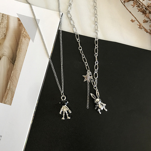 宇航员项链男潮太空人卡通兔子骨链锁短女嘻哈情侣hiphop可爱网红