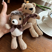 新款 丑萌可爱卡通毛绒小熊公仔别针布艺格子棕色熊胸针挂件配饰品