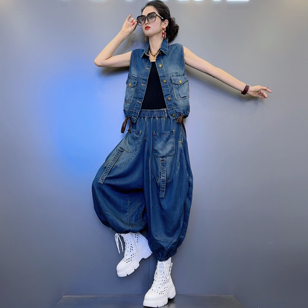 Q1-8春款原创翻领系扣牛仔马甲-织带设计束脚灯笼裤