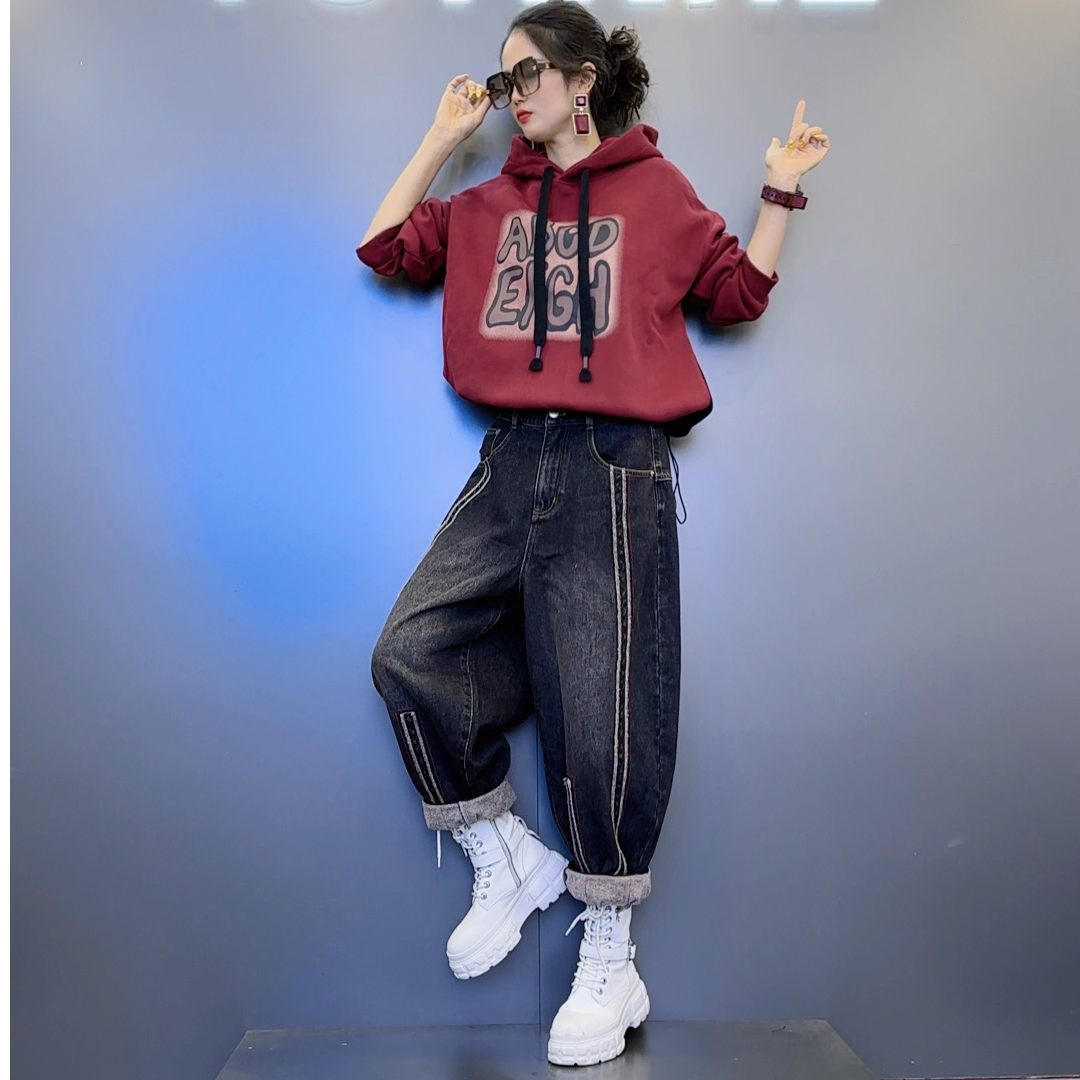 Q37加绒连帽字母拼色【黑红桔】上衣-植绒竖条撞色装饰牛仔裤