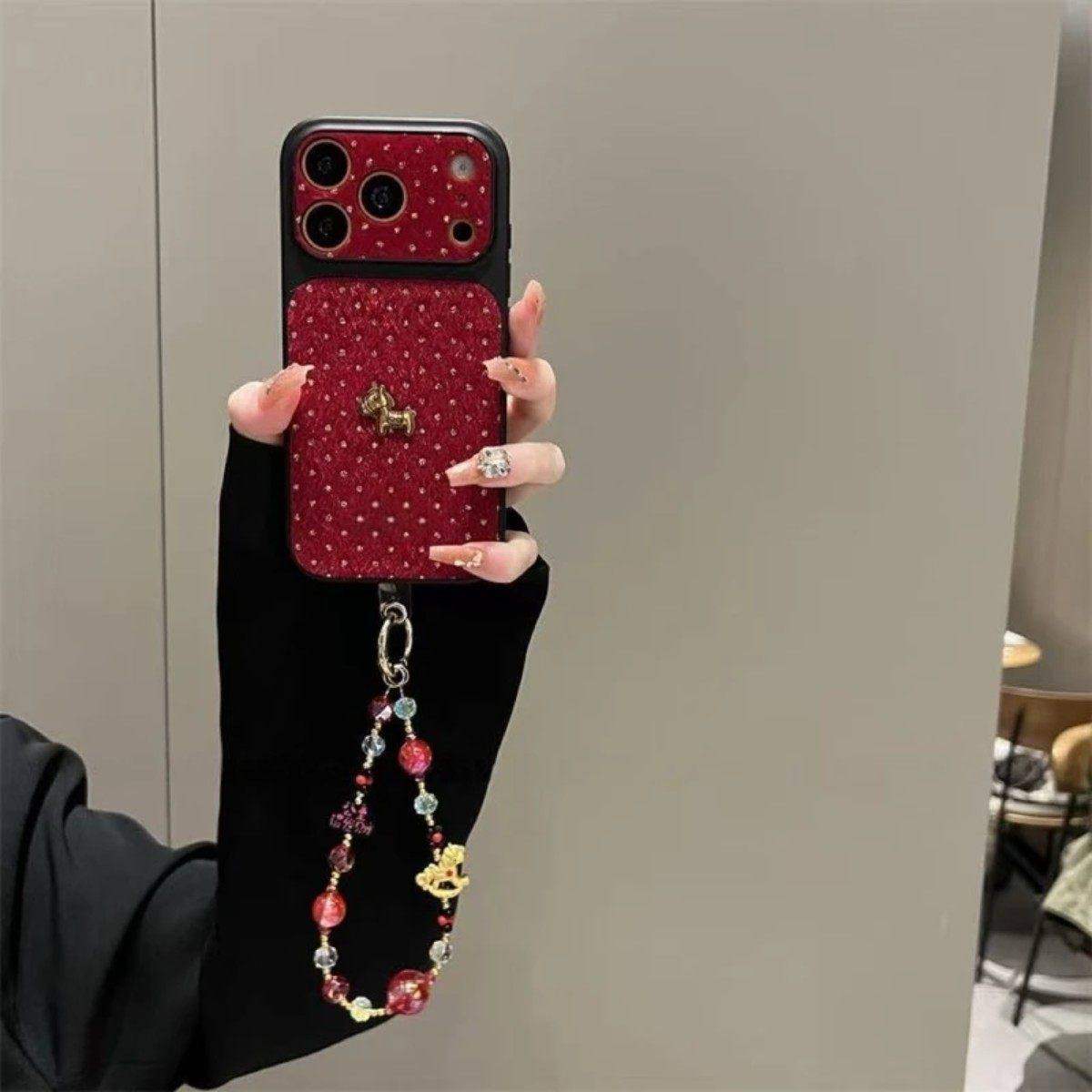 酒红马毛烫金精致小马适用苹果17promax手机保护壳iPhone16promax新年款14promax喜庆iPhone13马年17高级感,3C数码配件,手机保护套/壳,淘宝优惠券,粉丝福利购,淘宝优惠卷