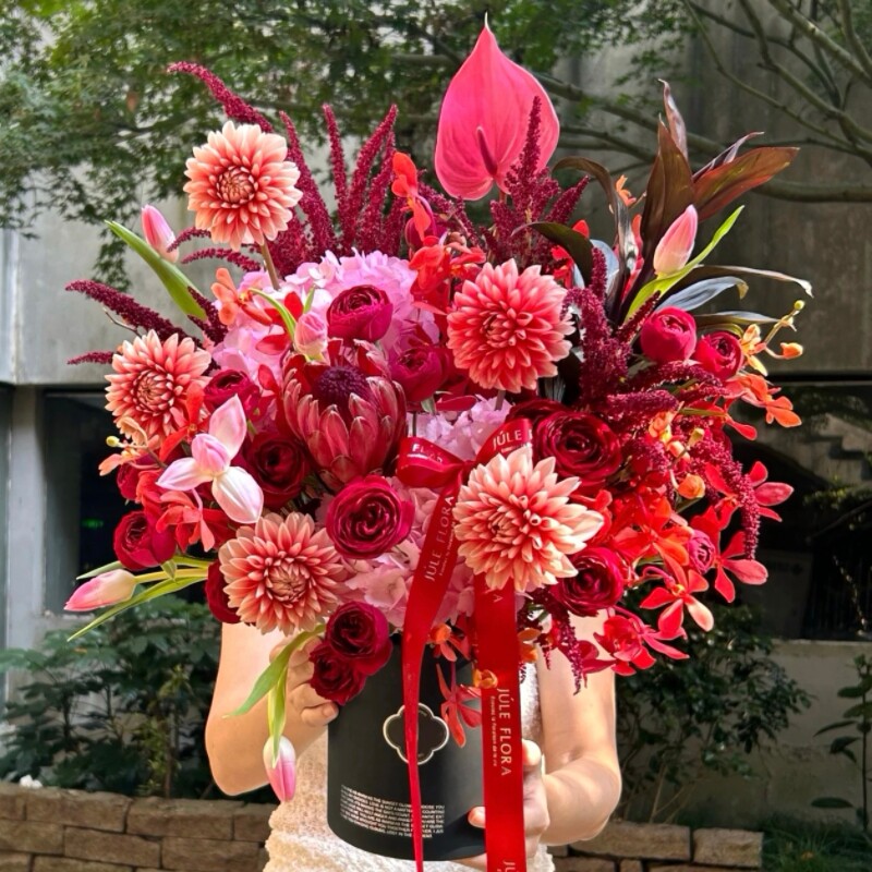 西安花店同城送花情人节玫瑰抱抱桶花束送女友长辈生日祝福