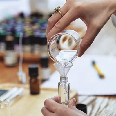 暖宫油驱寒暖宫精油缓解痛经