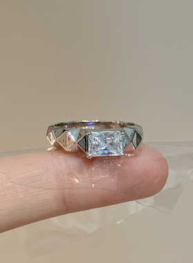 蕾迪「菱格祖母绿切」清冷感｜coolgirl｜s925银镀真金高碳钻戒指