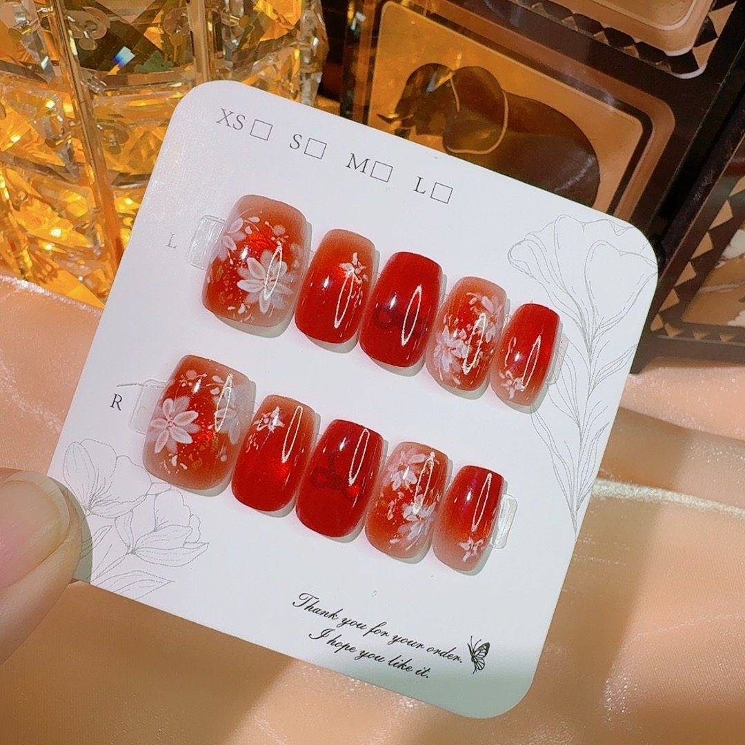 2026新款红色花朵穿戴甲短款显白气质美甲贴片高级感法式指甲贴片,彩妆/香水/美妆工具,穿戴甲/甲片,淘宝优惠券,粉丝福利购,淘宝优惠卷