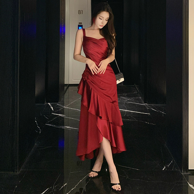 西班牙女郎法式缎面红色连衣裙女轻奢荷叶边生日礼服