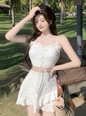 白色泳衣女泡温泉分体仙女范2023新款高级感小个子吊带比基尼泳装