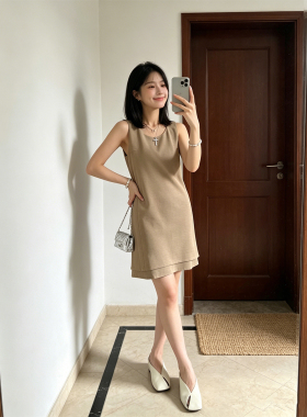 BERUN 卡其色圆领无袖背心连衣裙女时尚气质通勤拼接显瘦直筒短裙