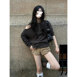 BERUN 美式复古破洞露肩长袖卫衣女早秋不规则气质圆领套头上衣