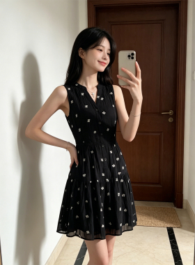 BERUN 海边度假风碎花背心连衣裙女夏季气质V领收腰显瘦A字短裙子