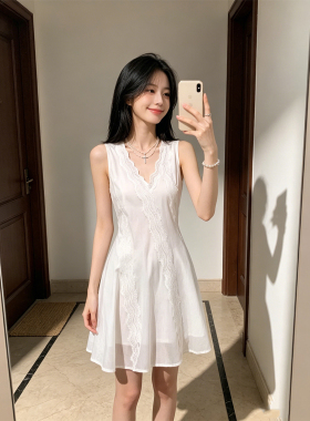 BERUN 法式白色V领波浪形刺绣无袖连衣裙女绝美收腰显瘦气质短裙