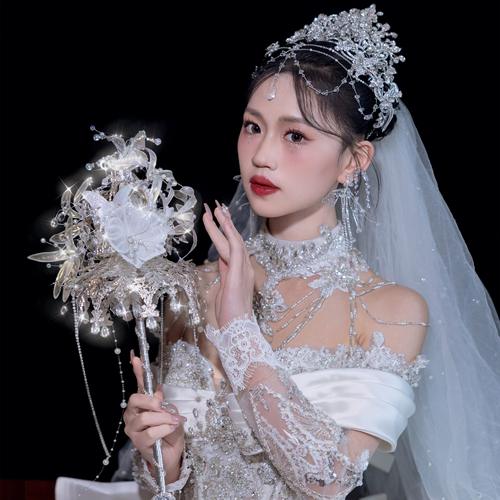 高级感权杖手捧花水晶