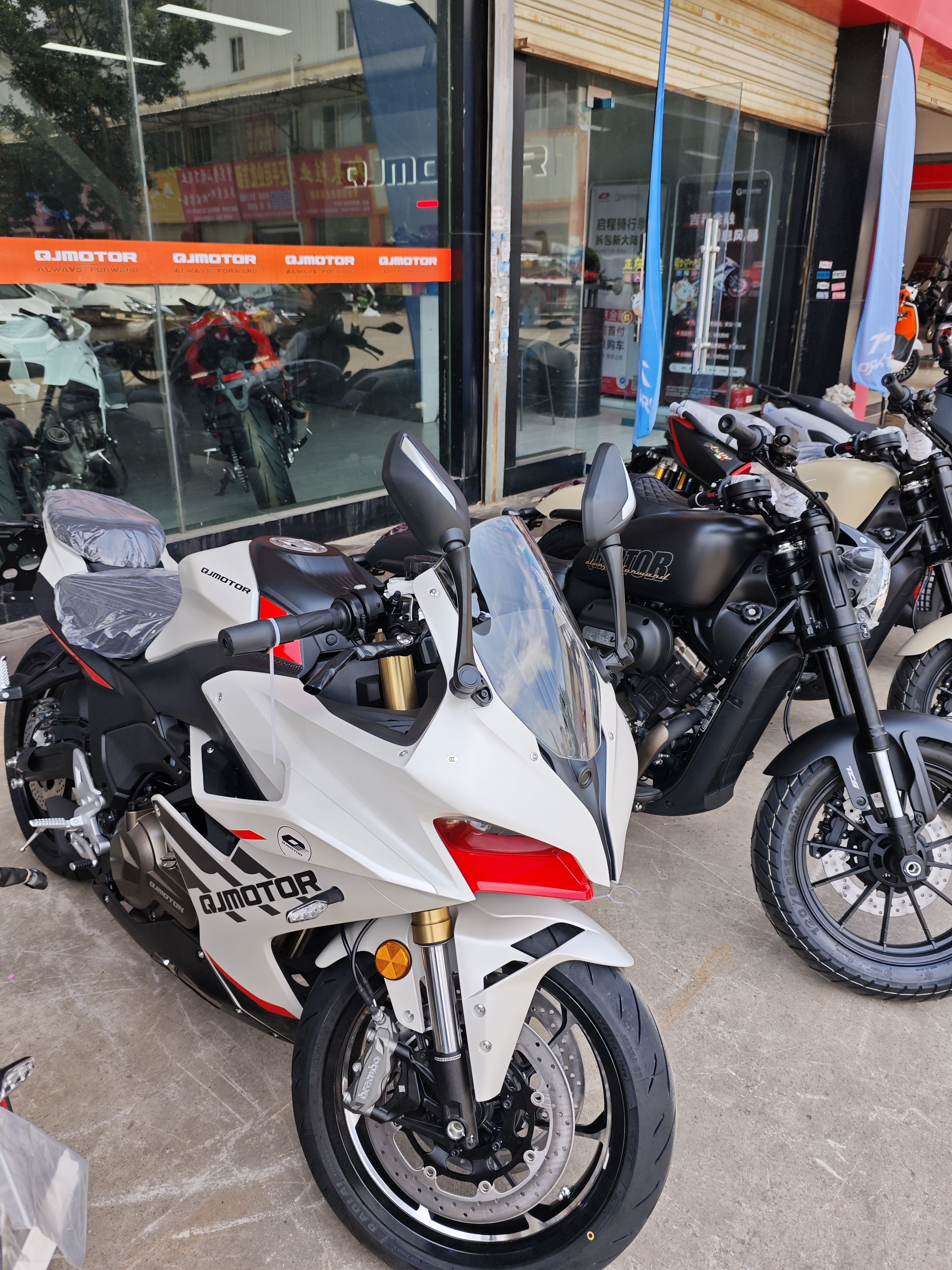 钱江qjmoto赛550s三秒俱乐部支持分期仿赛机车摩托车