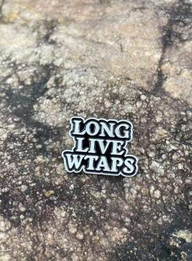 现货WTAPS胸针经典LONGLIVE徽章