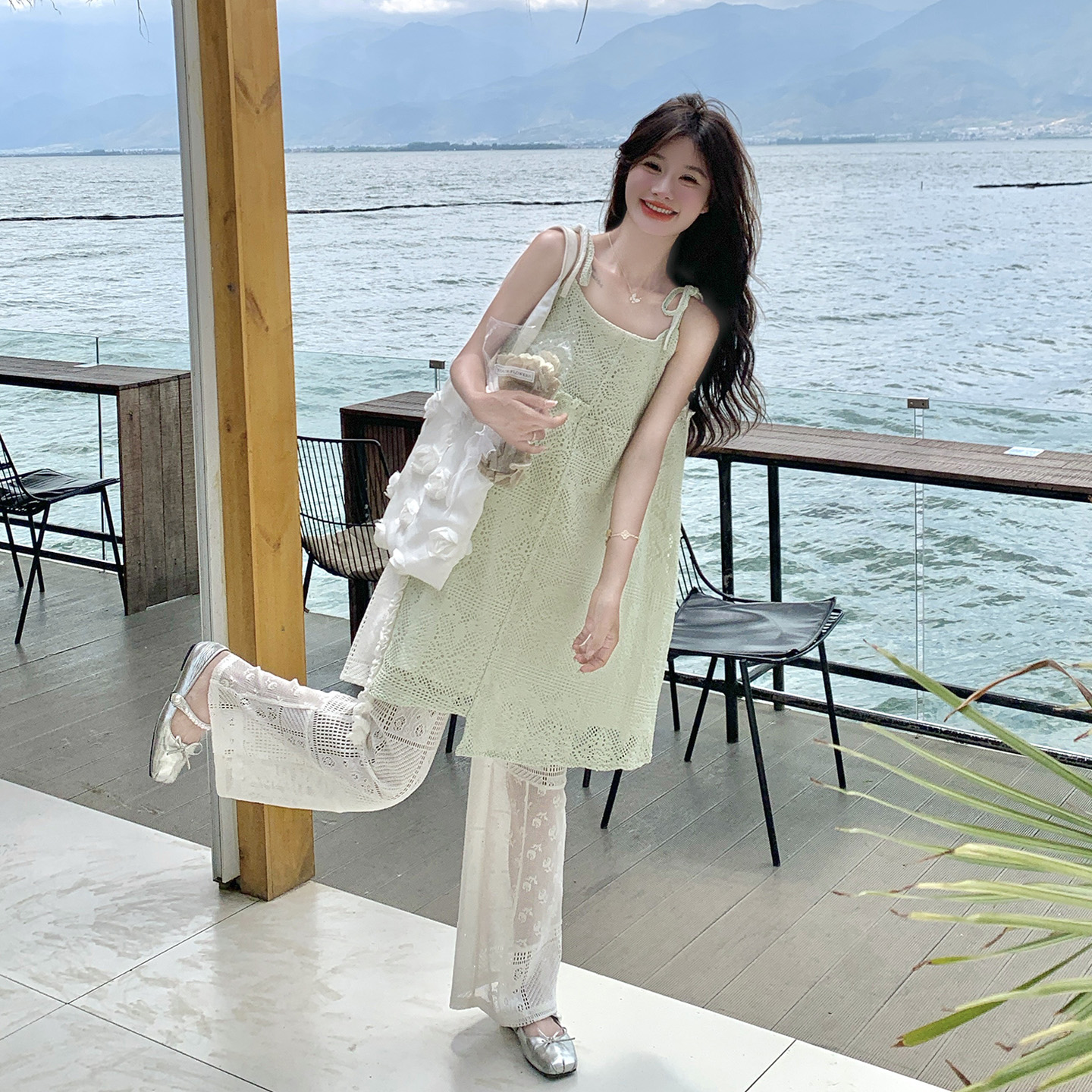 绿色镂空吊带套装女2025夏新款巨好看小清新减龄蕾丝阔腿裤两件套