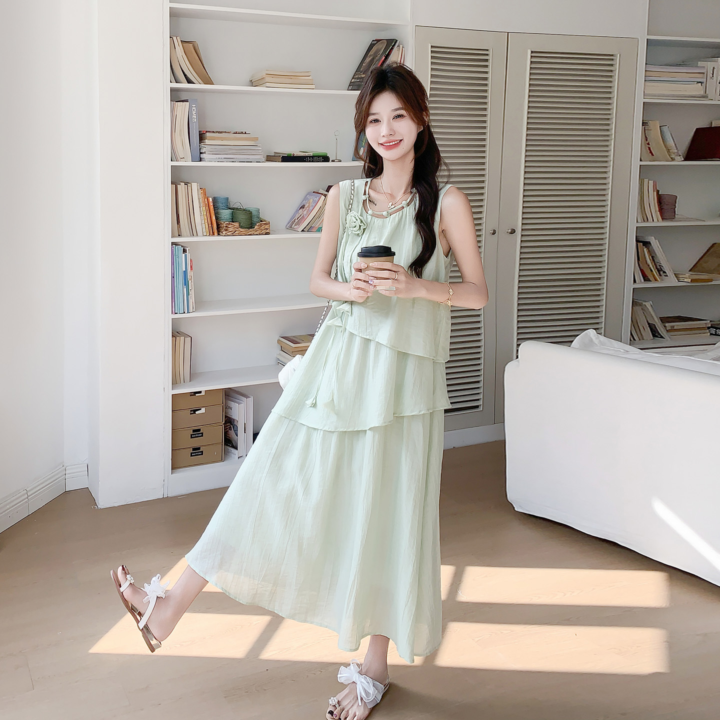 绿色无袖连衣裙女2025夏季新款度假风超好看独特漂亮气质背心长裙