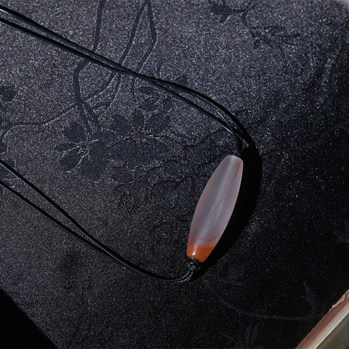 住朴-天然南红挂件原矿南红冰飘勒子