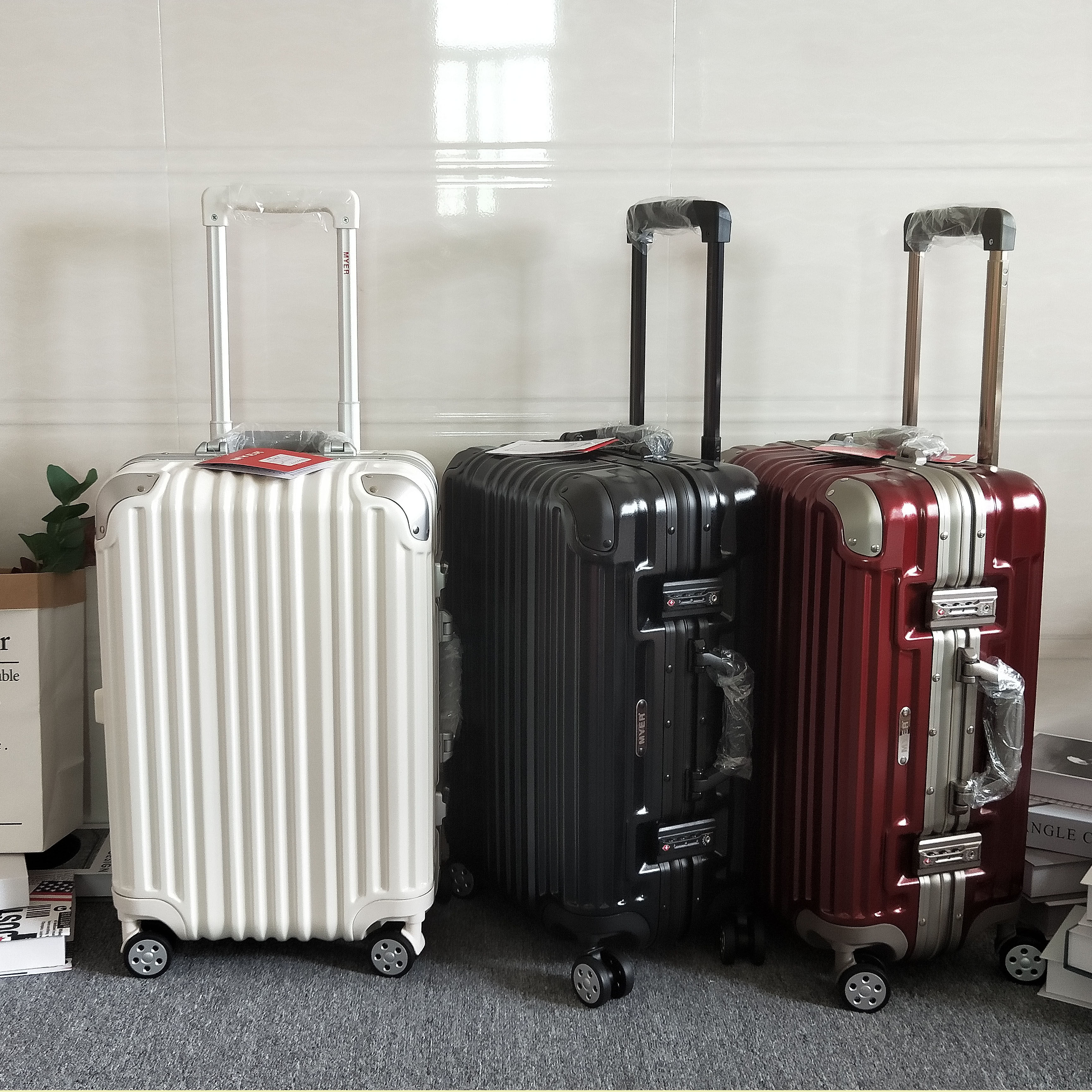 高颜值 出口日本小白行李箱静音万向轮20寸登机箱24寸铝框旅行箱,箱包皮具/热销女包/男包,旅行箱,淘宝优惠券,粉丝福利购,淘宝优惠卷