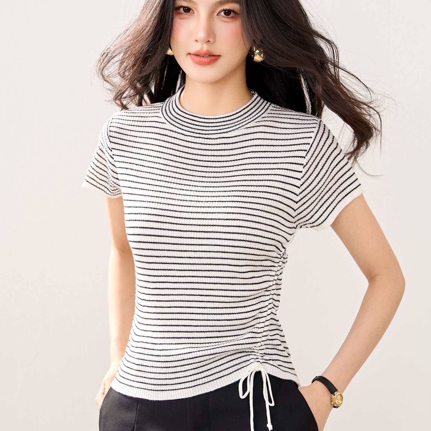 实拍夏季新款冰丝针织T恤女短袖条纹圆领薄款韩版设计感抽绳短款