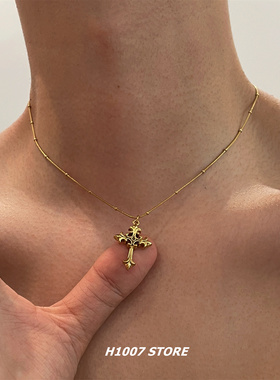 十字鸢尾花美式项链男款钛钢小众设计感嘻哈风锁骨链女毛衣链新款