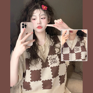 复古棋盘格饼干短款针织马甲女秋高端洋气设计感外搭辣妹背心毛衣