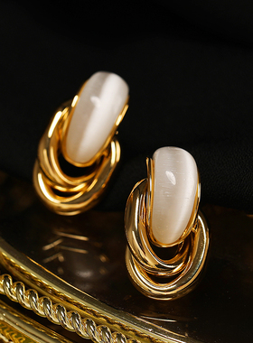 FRENCH【轻度定制】白色树脂气质法式高级感轻奢小众银针耳环女