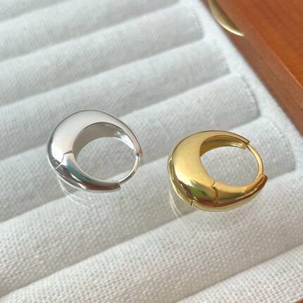 银色耳圈不要化妆可带高级感素圈女新设计师款小众百搭耳饰