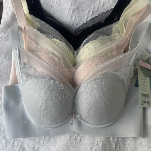 新款无圈内衣女中薄杯小胸显大无侧骨聚拢上托收副乳调整型文胸罩