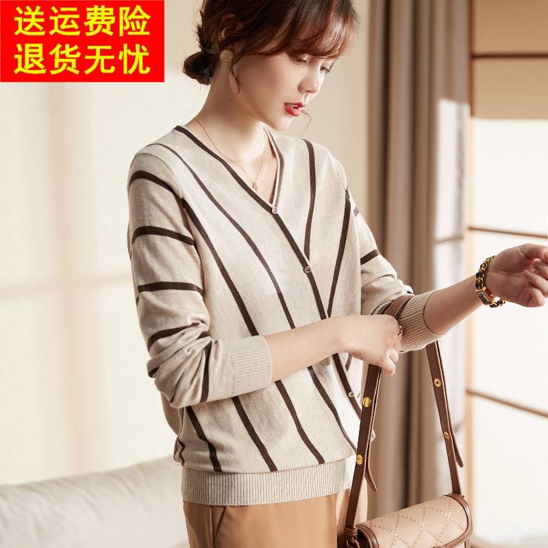 喜卉妈妈秋装时尚打底衫中年女士春秋针织上衣中老年洋气V领小衫