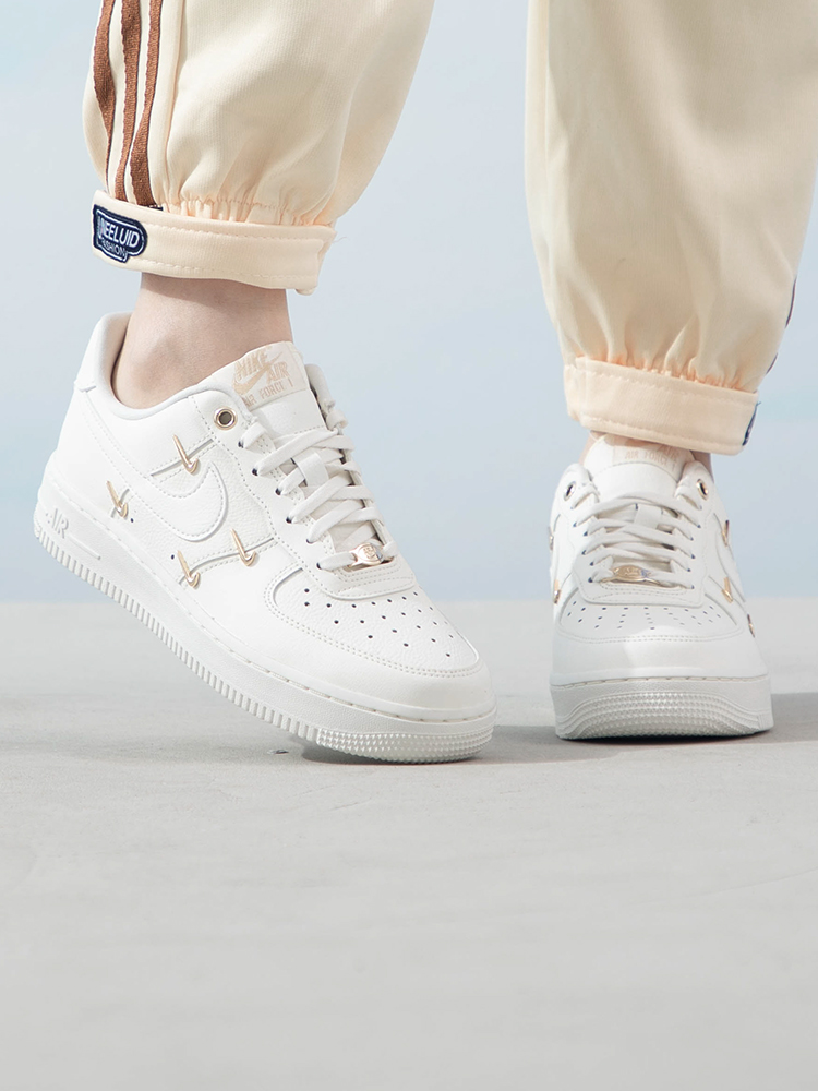 耐克女鞋2023冬季新款AIRFORCE1空军一号AF1休闲板鞋FV3654-111