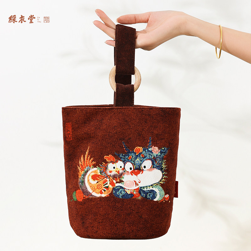 彩衣堂×黑森 国风龙年新年木环水桶包女手提大容量腋下通勤学生