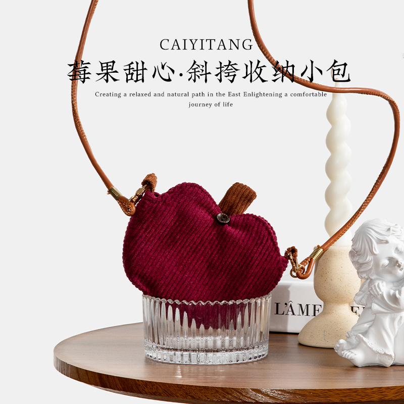 彩衣堂可爱苹果零钱包斜挎耳机包便携收纳钱包迷你钥匙文创礼物女