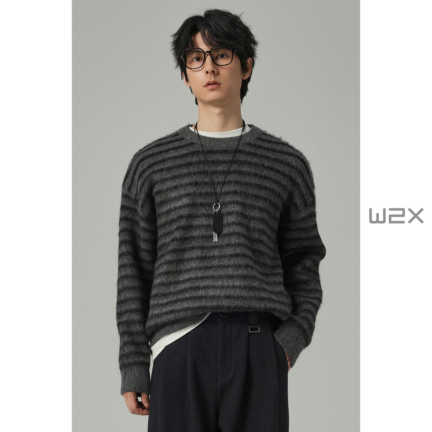 圆领拼接条纹针织衫男