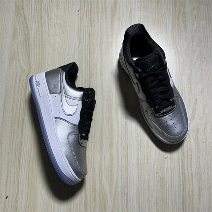 耐克 Nike Air Force 1 AF1女子空军一号银白休闲板鞋 DX6764-001