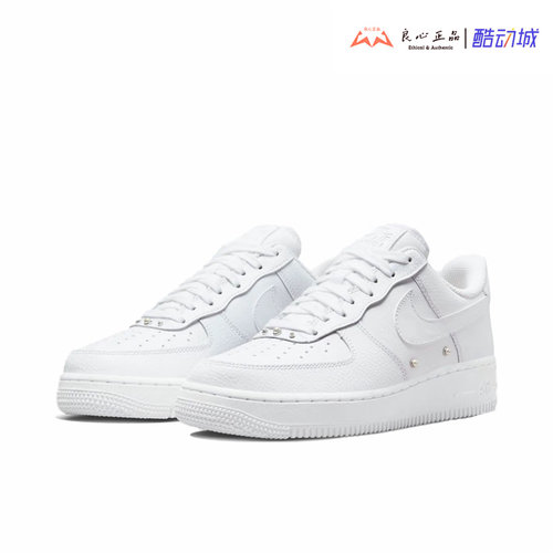 耐克 NIKE AIR FORCE 1 '07 SE 女子运动休闲低帮板鞋 DQ0231-100