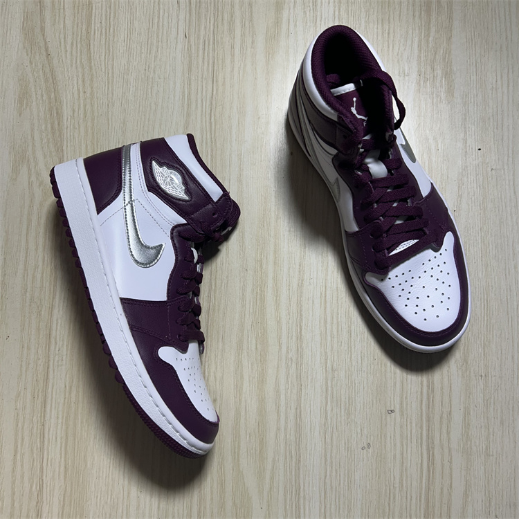 白红男子波尔多高帮复古篮球鞋