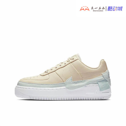 女子变革歪勾时尚板鞋