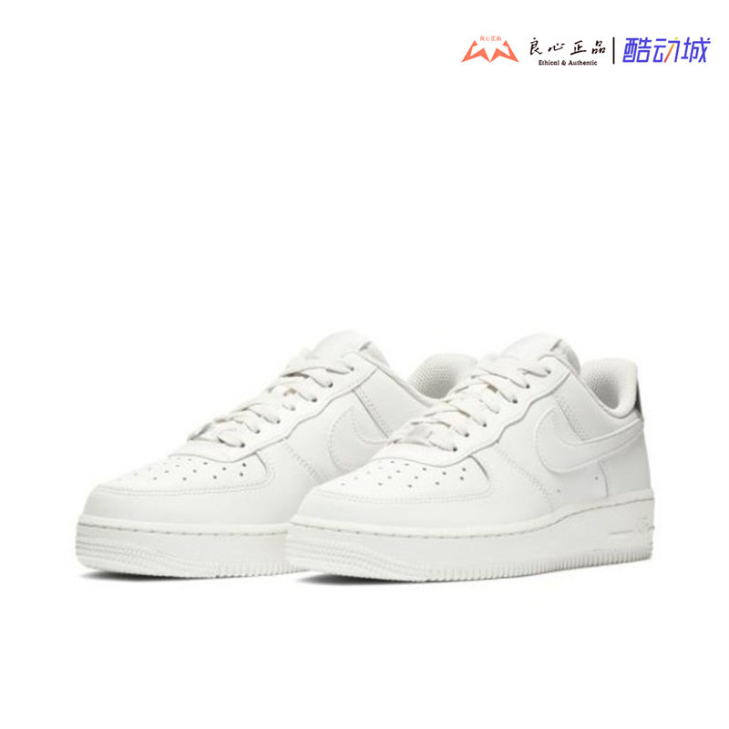 Nike Air Force 1 07 Essential 银镭射尾休闲运动鞋 AO2132-003