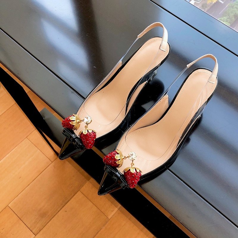 20春新真皮浅口尖头小猫跟女单鞋异型高跟草莓蝴蝶结水钻时尚女鞋在类目 女鞋, 低帮鞋中 - 来自Buy2taobao.com提供专业的淘宝代购服务