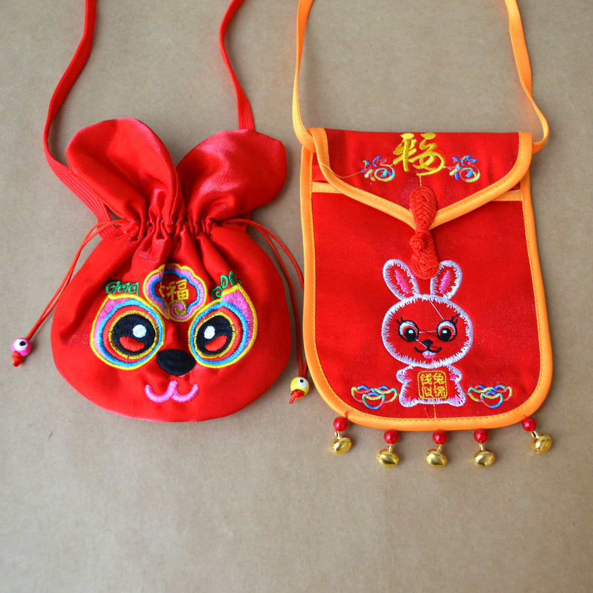 婴儿兔子包包男女宝宝唐装衣服配饰生肖兔空包挂件儿童压岁钱荷包