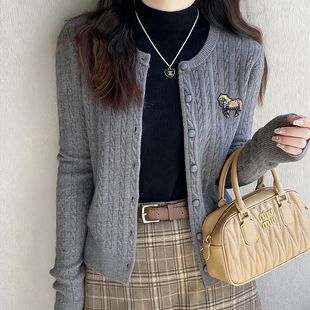 小马刺绣麻花针织开衫女灰色毛衣外套修身羊毛衫