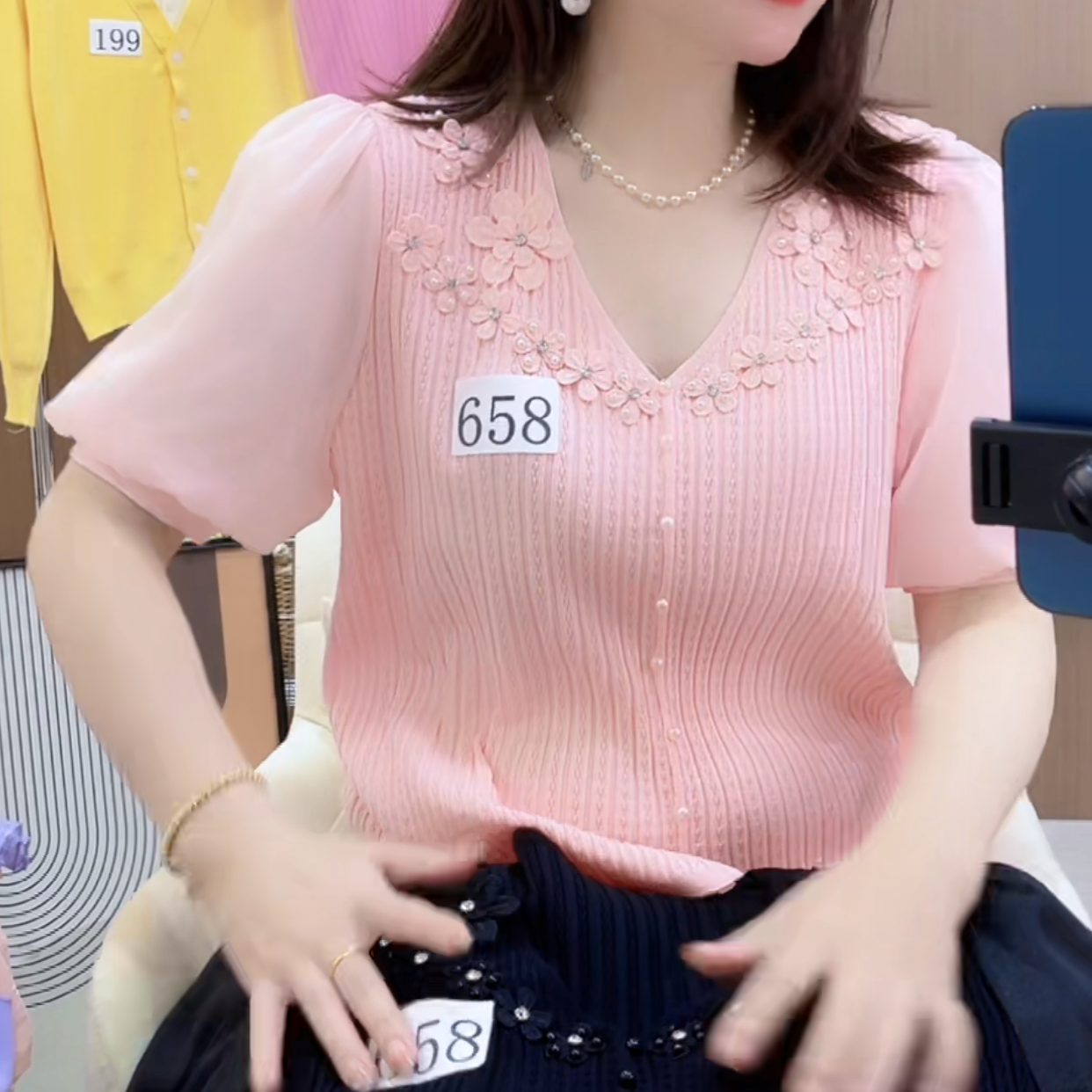 立体钉珠花朵装饰网纱袖拼接短袖针织衫女2025新款春打底上衣