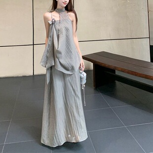 新中式禅意清冷感白色挂脖连衣裙子夏白月光六和塔海边度假丁达尔
