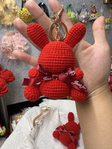 [成品]手工钩织暴力兔红色兔子可爱挂件桌面车摆件