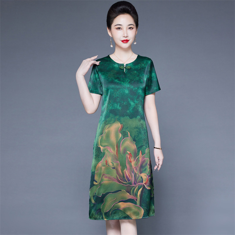 桑蚕丝夏季新款女时尚百搭显瘦减龄冰丝短袖T恤女宽松圆领妈妈群